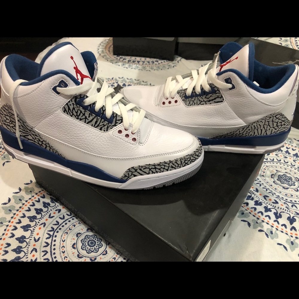 The Air Jordan 3 True Blues  size 12